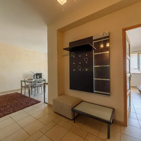 Apartment Avenue Des Fleurs